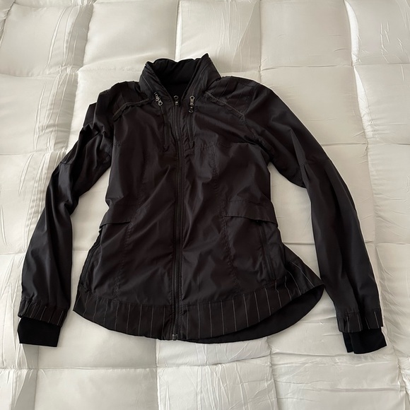Lululemon Spring Forward Jacket
Black / Sea Stripe Reflective Black / Black - Picture 10 of 10